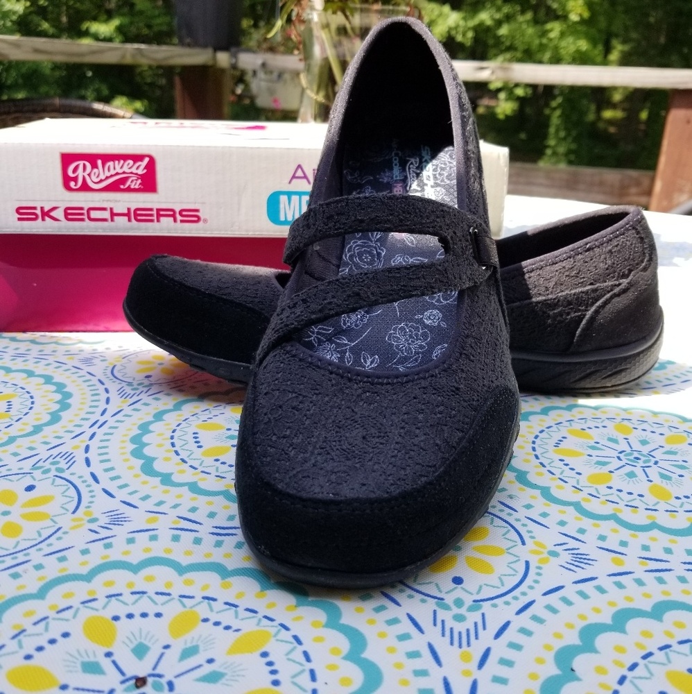 Skechers Breathe-Easy Womens Walking Shoes Elastic